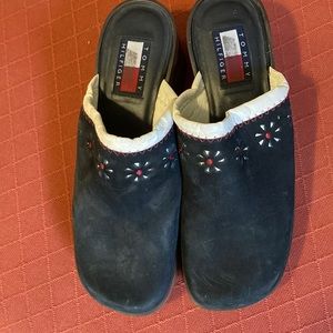 Navy blue with cut out floral motif Tommy Hilfiger wood bottom clogs